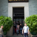 Di depan pintu masuk Museum Wong Fei Hung