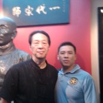 Bersama GM. Samuel Kwok di depan patung Ip Man